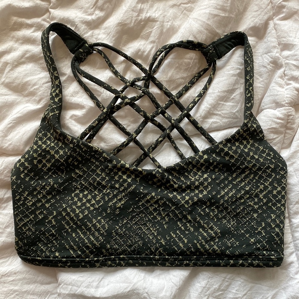 Lululemon Free to be wild bra